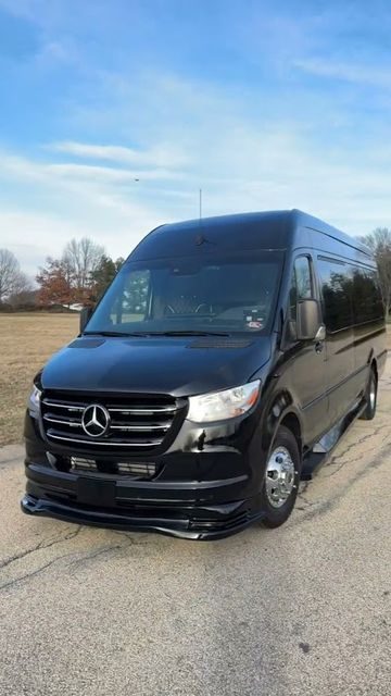 Mercedes Sprinter: Ground Effects, Aluminum Wheels & Air Ride