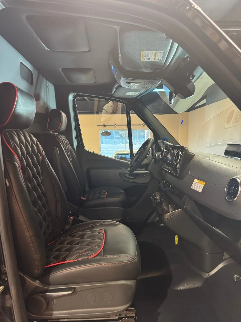 Privacy partition and interior detail in a Jet Edition build
